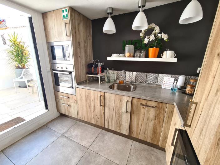 Image No.37-5 Bed Commercial for sale