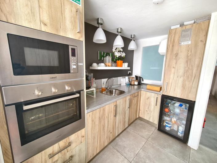 Image No.38-5 Bed Commercial for sale