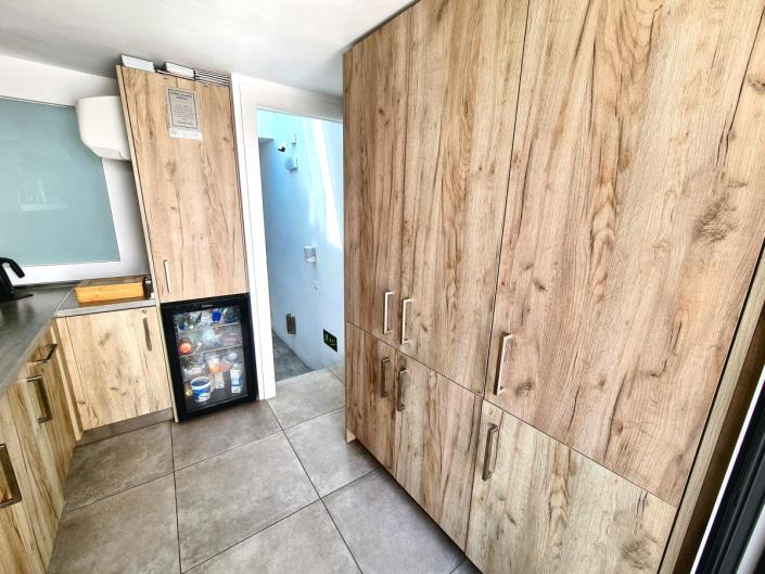 Image No.39-5 Bed Commercial for sale