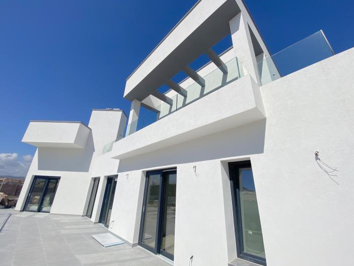 Image No.2-3 Bed Villa / Detached for sale