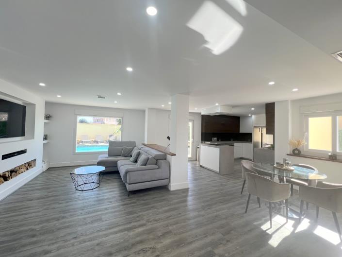 Image No.2-4 Bed Villa / Detached for sale