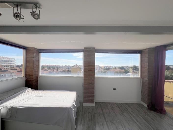 Image No.19-4 Bed Villa / Detached for sale