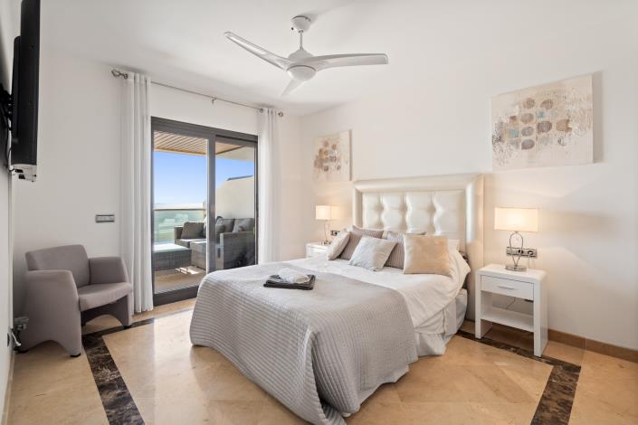 Image No.18-3 Bed Apartment for sale