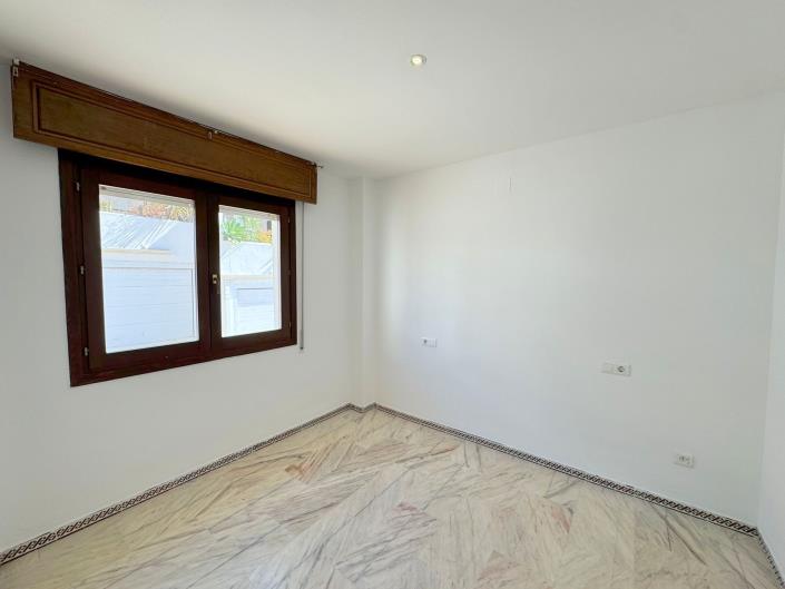 Image No.19-4 Bed Townhouse for sale