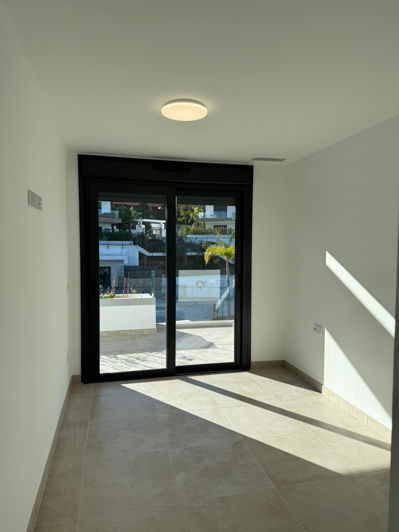 Image No.15-3 Bed Property for sale