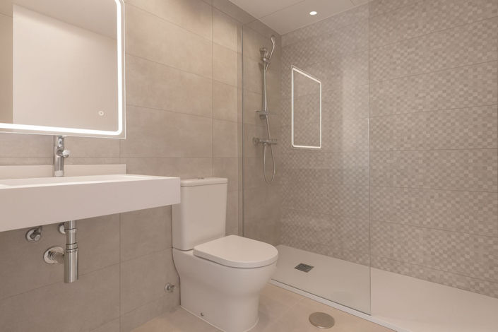 Image No.10-3 Bed Property for sale