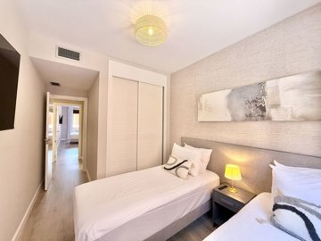 12-9d2414e6554ff283a7dbb3894364f2bd