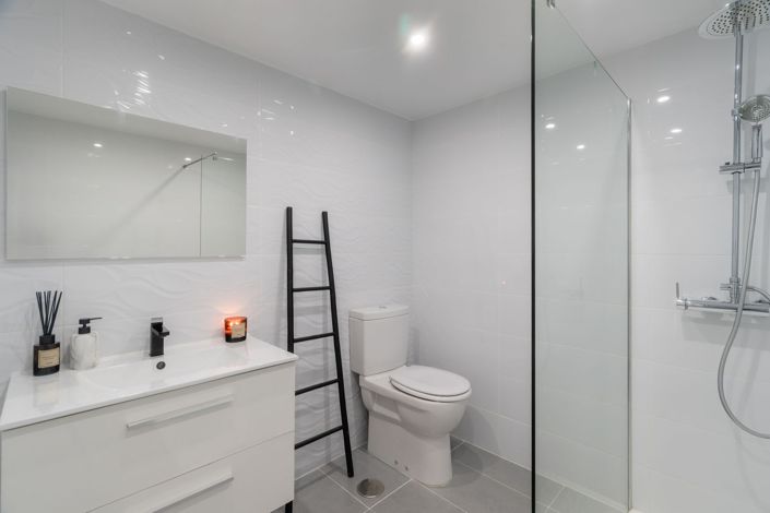 Image No.14-2 Bed Townhouse for sale