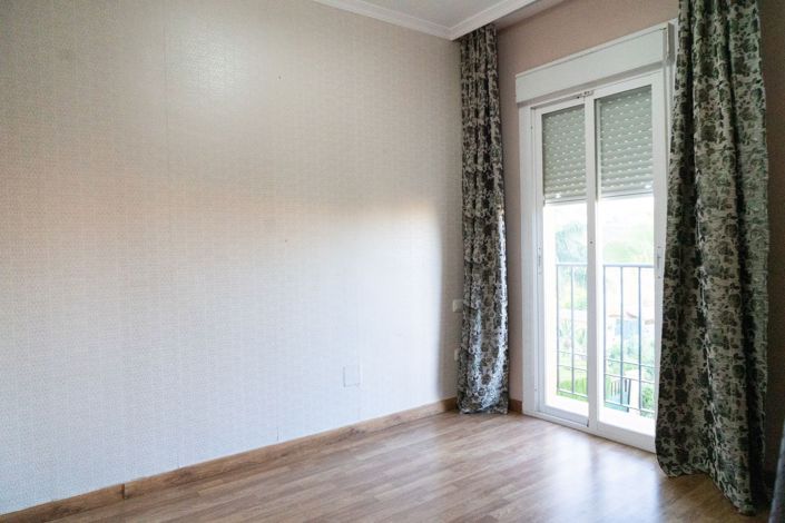 Image No.10-3 Bed House for sale