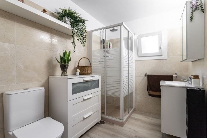 Image No.12-2 Bed Townhouse for sale