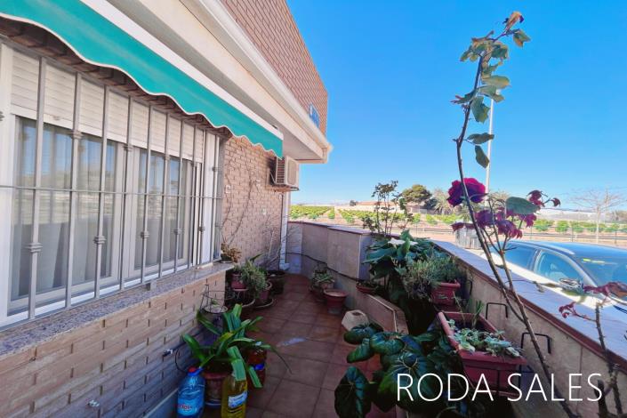 Image No.2-3 Bed Townhouse for sale