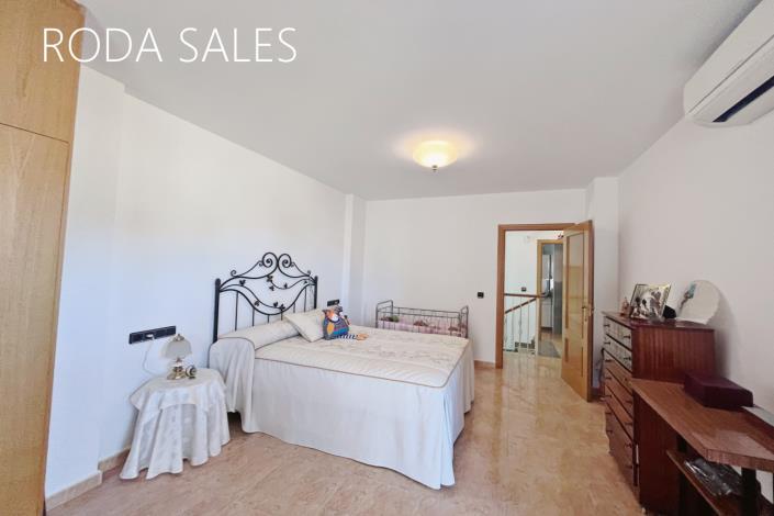 Image No.26-3 Bed Townhouse for sale