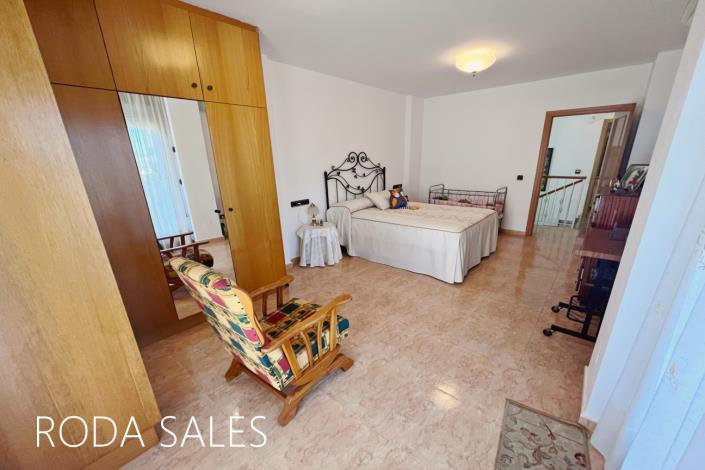 Image No.28-3 Bed Townhouse for sale