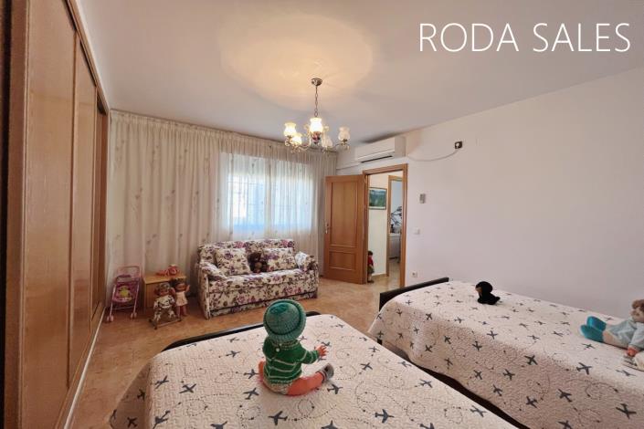 Image No.37-3 Bed Townhouse for sale