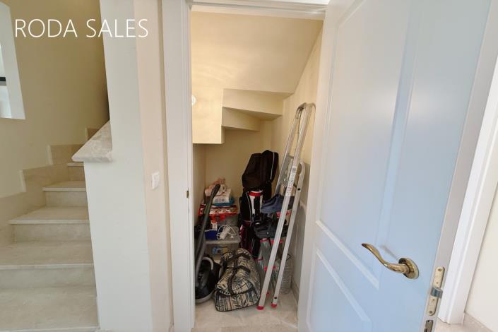 Image No.6-2 Bed Townhouse for sale