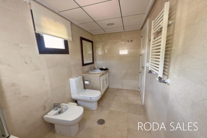 Image No.17-3 Bed Villa / Detached for sale