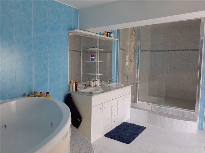 Image No.19-9 Bed Chateaux for sale