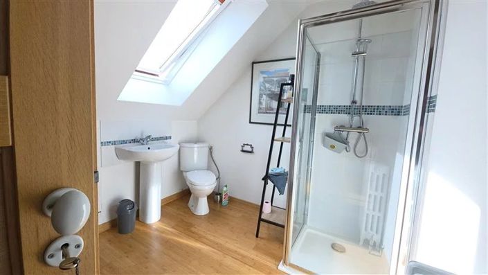 Image No.9-2 Bed House for sale