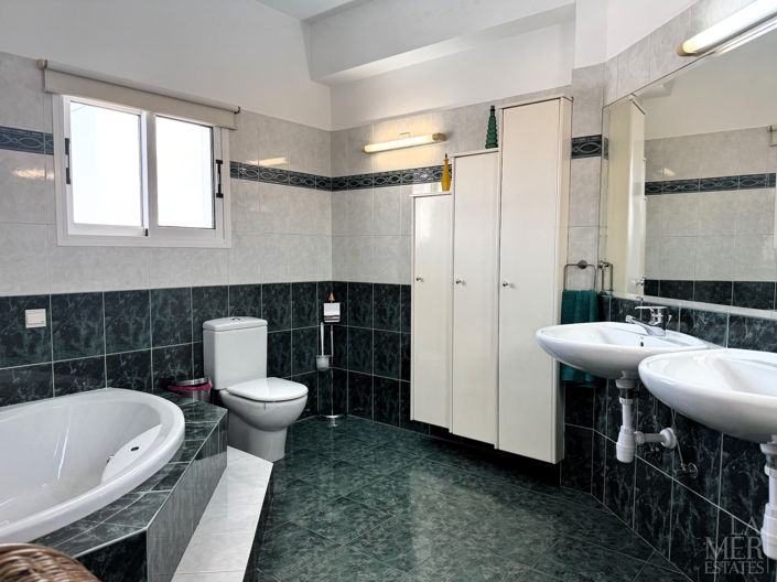 Image No.27-3 Bed Villa for sale