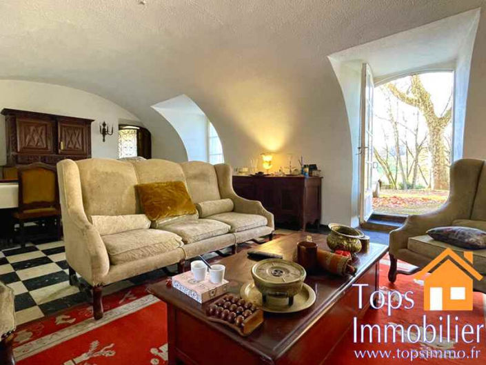 Image No.10-8 Bed Property for sale