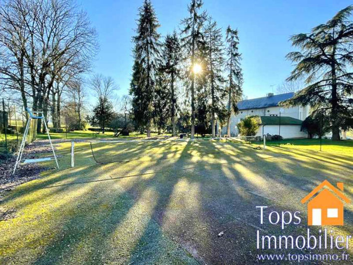 Image No.17-8 Bed Property for sale