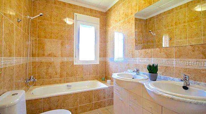 Image No.20-3 Bed Villa / Detached for sale