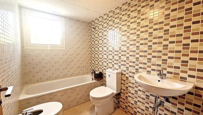 Image No.28-4 Bed Villa / Detached for sale