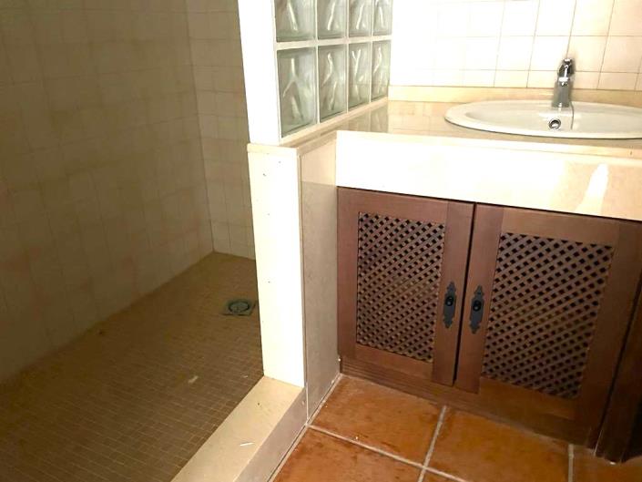 Image No.18-2 Bed Semi-Detached for sale