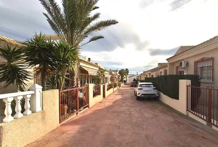 Image No.6-3 Bed Villa / Detached for sale