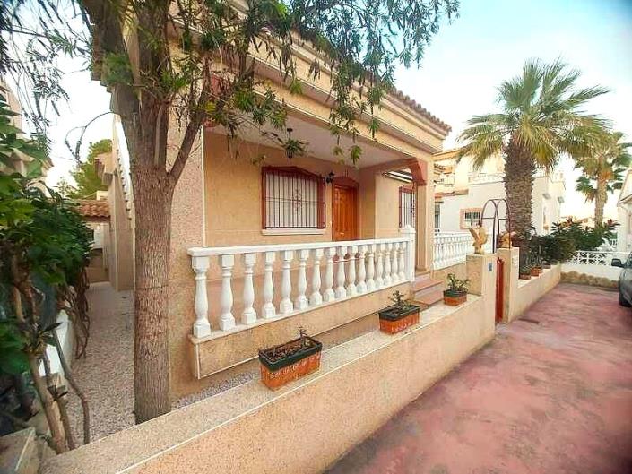 Image No.10-3 Bed Villa / Detached for sale