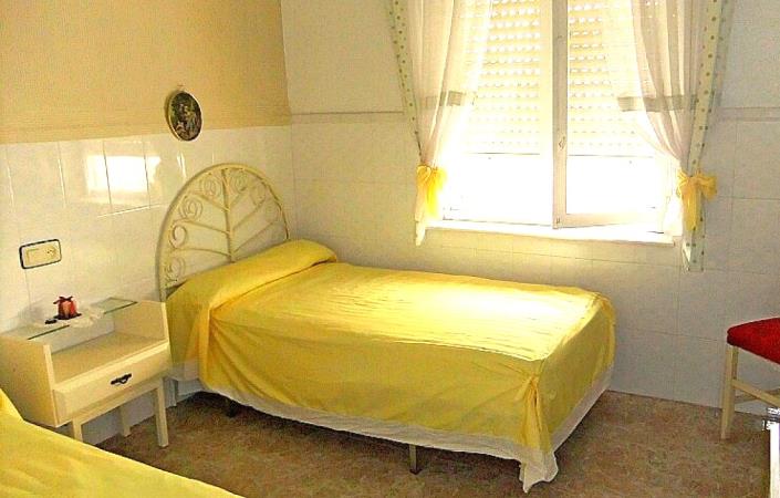 Image No.12-5 Bed Semi-Detached for sale