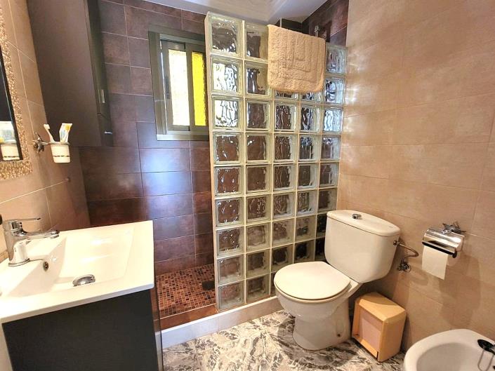 Image No.14-2 Bed Bungalow for sale