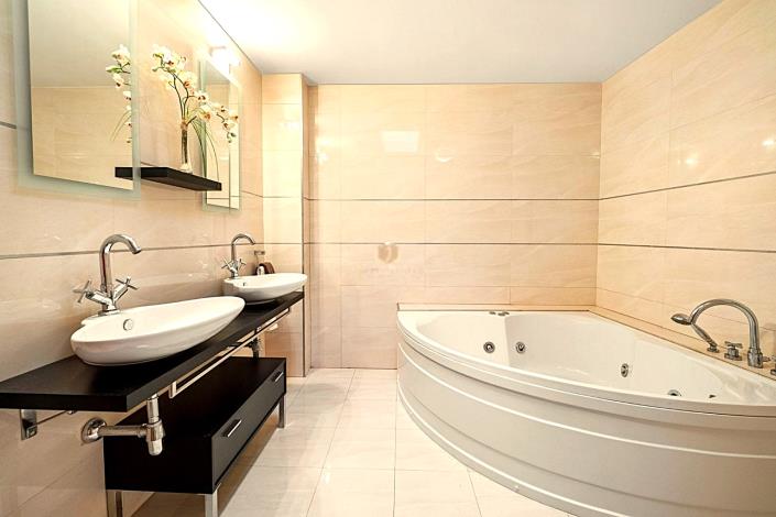 Image No.5-4 Bed Villa / Detached for sale