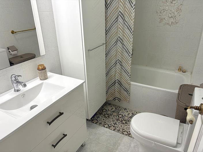 Image No.14-2 Bed Semi-Detached for sale