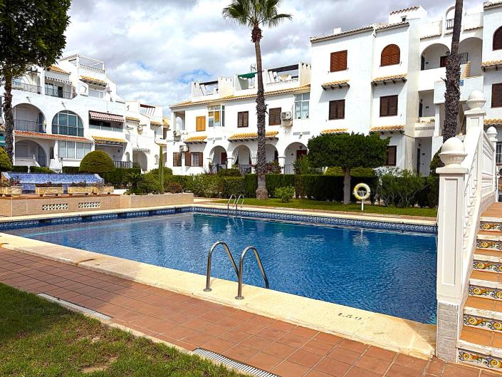 Image No.20-2 Bed Semi-Detached for sale