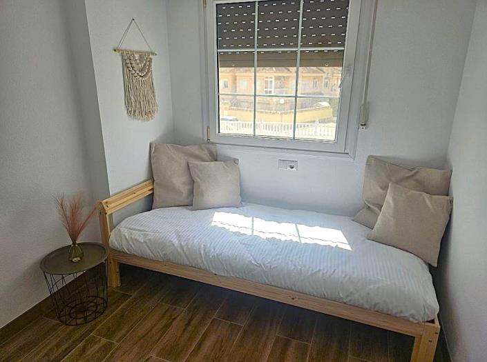 Image No.11-2 Bed Townhouse for sale