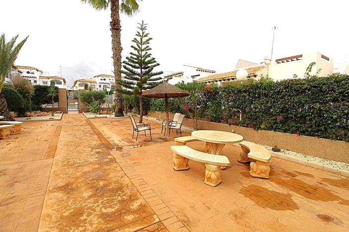 Image No.20-2 Bed Townhouse for sale