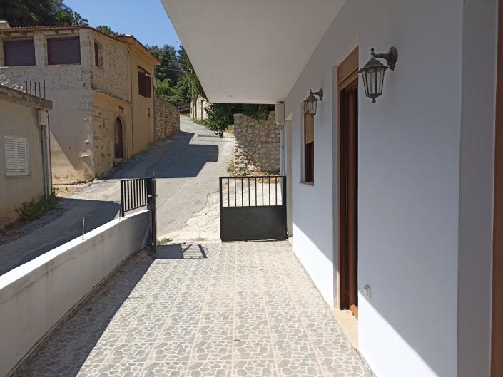 Image No.2-2 Bed House for sale