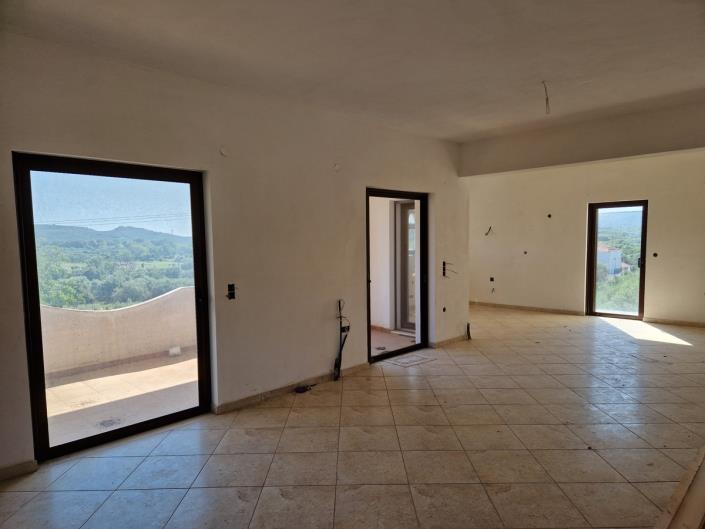 Image No.11-3 Bed House for sale