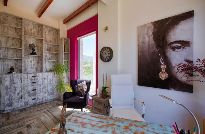 Image No.28-5 Bed Villa / Detached for sale