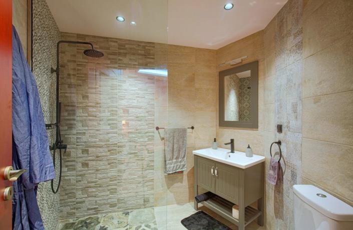 Image No.48-5 Bed Villa / Detached for sale