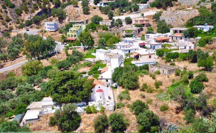 Image No.30-Un hôtel de 12 chambres à vendre à Rodakino