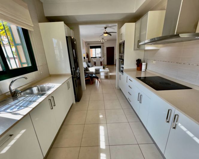 Image No.2-4 Bed Villa for sale