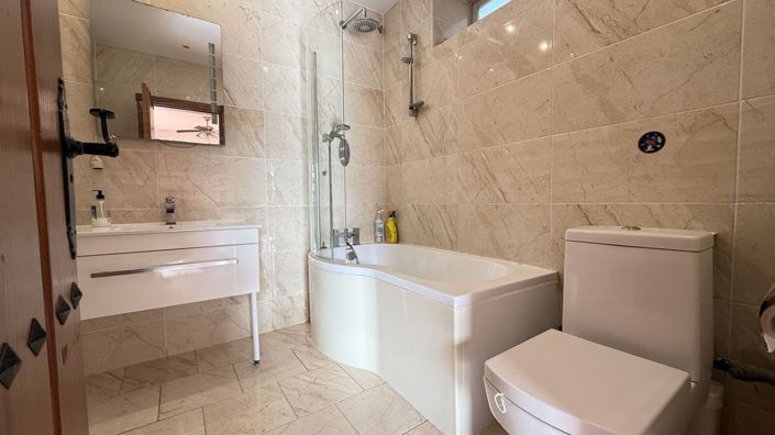 Image No.18-5 Bed Villa for sale