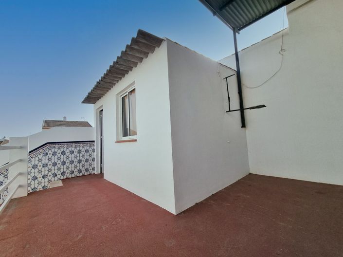 Image No.11-2 Bed Townhouse for sale