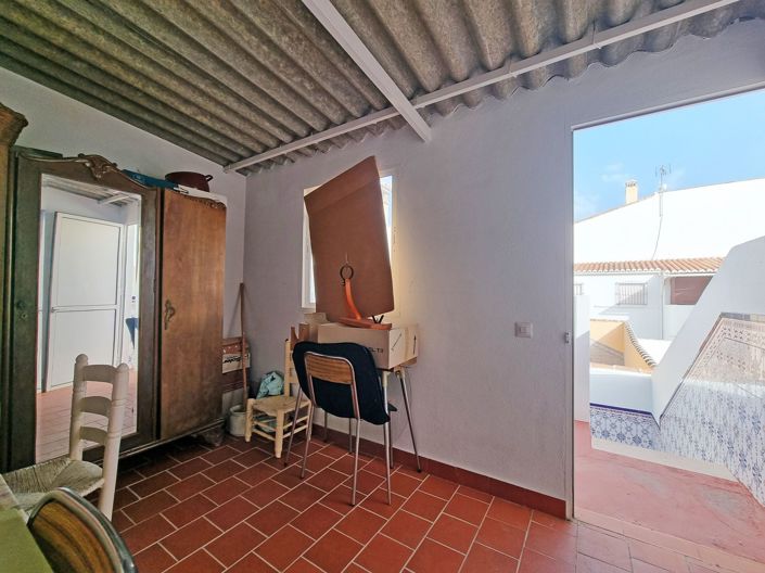 Image No.12-2 Bed Townhouse for sale