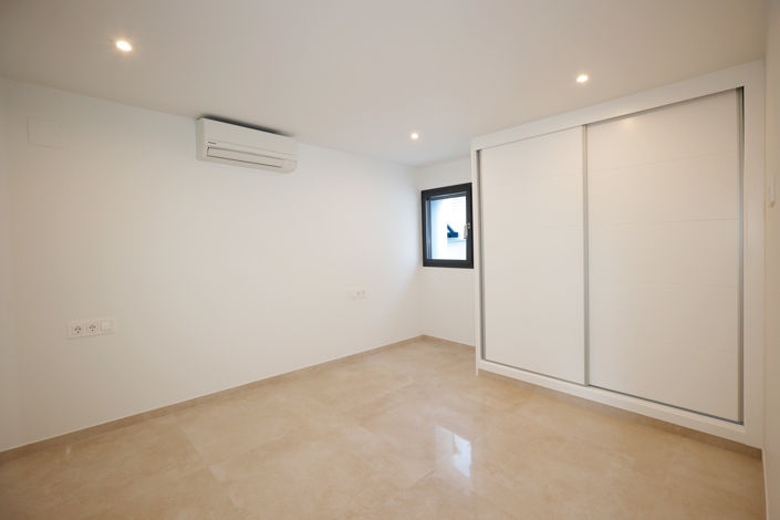 Image No.35-4 Bed Villa for sale