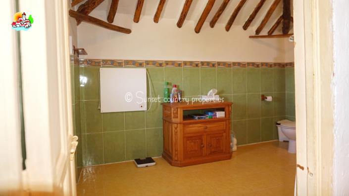 Image No.24-Maison de campagne de 4 chambres à vendre à Iznájar