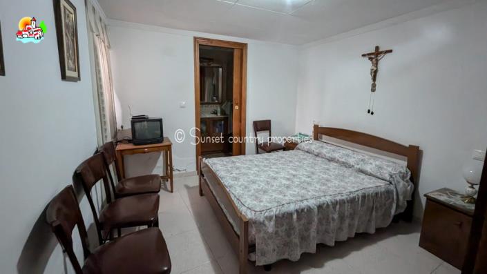 Image No.15-4 Bed Townhouse for sale