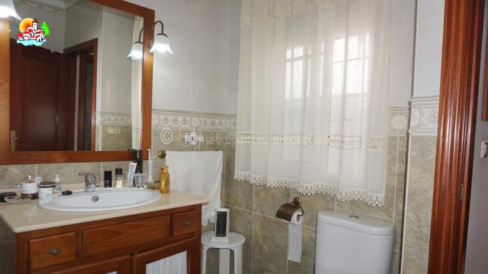 Image No.25-3 Bed Townhouse for sale